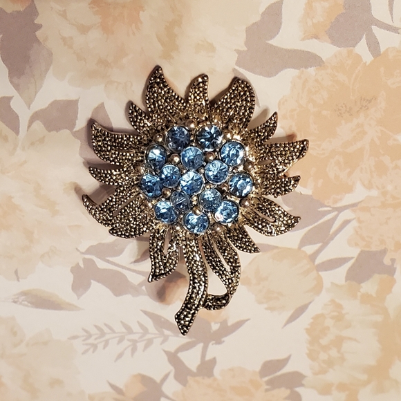 Kenneth Cole Jewelry - 🌺 Kenneth Cole blue rhinestone sunflower brooch